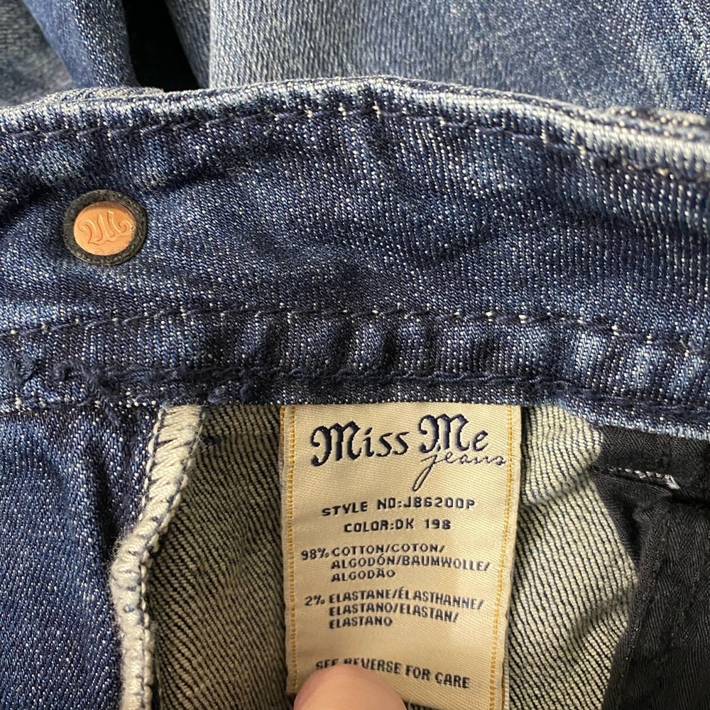 Miss Me boyfriend jeans capris size 28.  X-10 - Picture 9 of 16